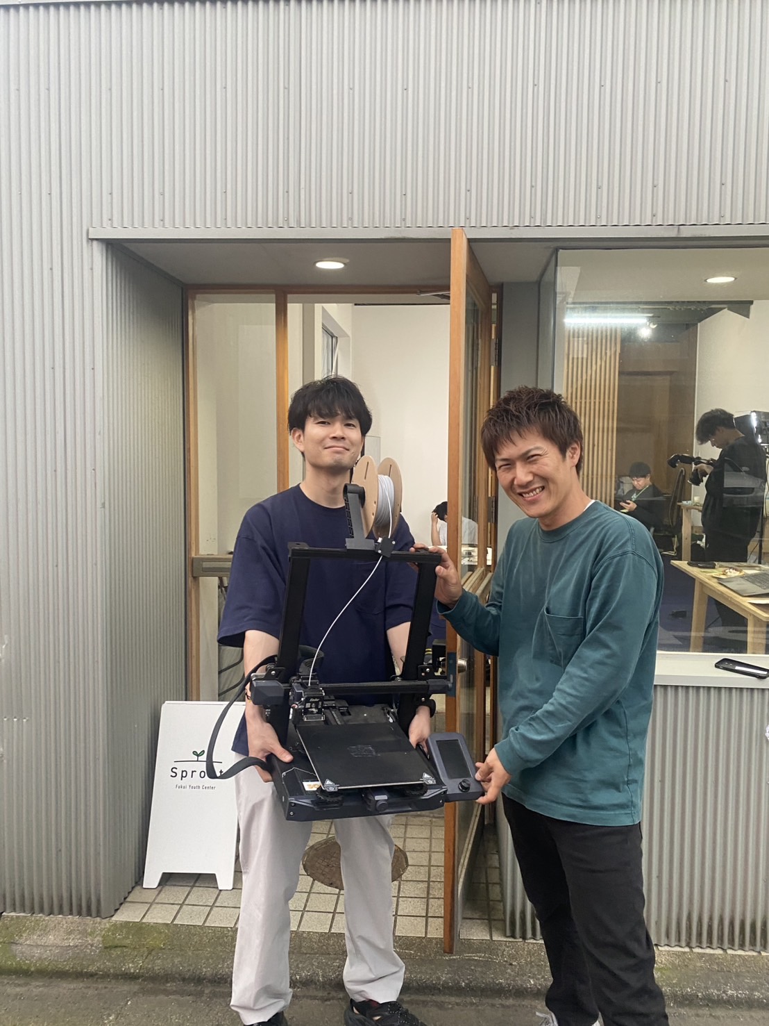 【ユースセンタースプラウトに3Dプリンターを寄贈させていただきました!】